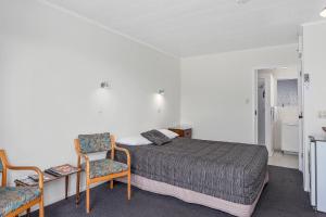 Ένα ή περισσότερα κρεβάτια σε δωμάτιο στο NauMai Motel