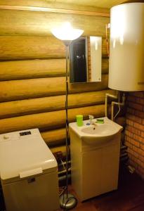Koupelna v ubytování Guest Home "Būriņi" + 26 fotografií