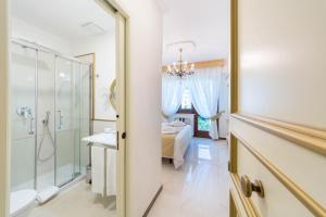a bathroom with a shower and a bedroom with a bed at B&B Palazzo Montesanto in Maiori