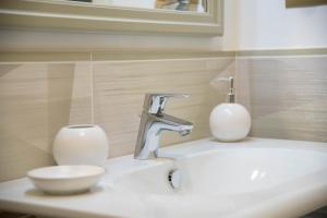 a bathroom sink with a faucet and a bowl at B&B Palazzo Montesanto in Maiori