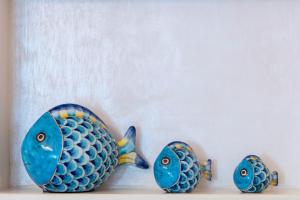 two blue fish vases sitting on a shelf at B&B Palazzo Montesanto in Maiori
