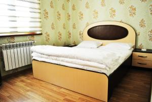 a bedroom with a bed with a large headboard at Seki Qonaq Evi in Sheki +44 photos