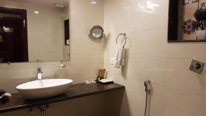 Bagno di The AVR Hotels & Banquets