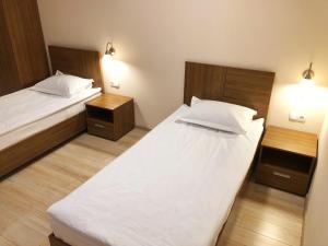 Postel nebo postele na pokoji v ubytování Sky Hotel
