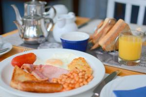 Breakfast options available to guests at Blue Palms 