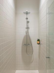 A bathroom at La Couronne Atelier - Dependance