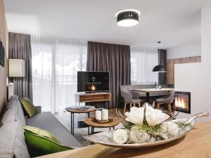 Televízia a/alebo spoločenská miestnosť v ubytovaní Valentin Design Apartments