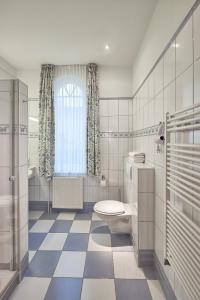 Pension Villa Edelweiß tesisinde bir banyo