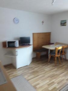 Ferienwohnung Wolf的厨房或小厨房