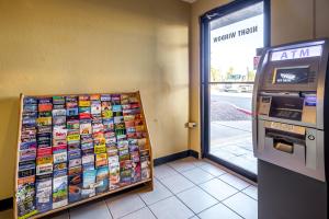 Фотография из галереи Travelers Inn - Phoenix в Финиксе