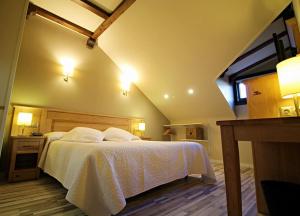 Cama o camas de una habitación en Hotel Alda A Boira