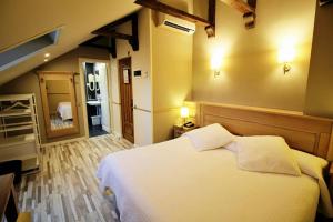 Cama o camas de una habitación en Hotel Alda A Boira