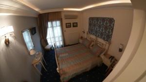 Rúm í herbergi á Hotel Mirto