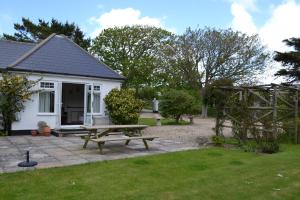 a picnic table in the yard of a house at Nanis in Crantock