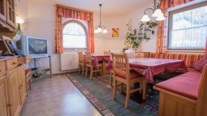 a kitchen and dining room with a table and chairs at Haus Susanne in Neustift im Stubaital