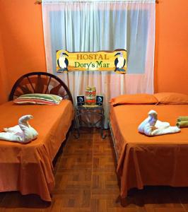 En eller flere senge i et værelse på Hostal Dorys Mar