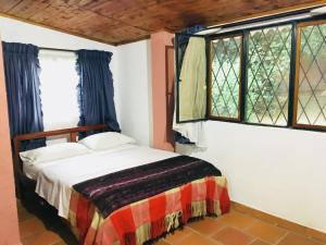 Ένα ή περισσότερα κρεβάτια σε δωμάτιο στο Cabañas La Carolina - Mesa de Los Santos