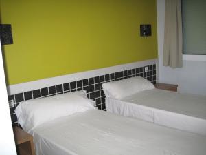 Postel nebo postele na pokoji v ubytování Hostal Ducal II