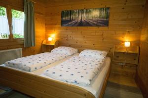 a bedroom with two beds in a log cabin at Blockhaus Bayerischer Wald in Stamsried
