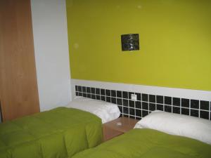 Postel nebo postele na pokoji v ubytování Hostal Ducal II