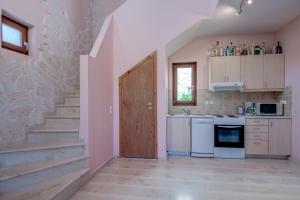 Kuchyň nebo kuchyňský kout v ubytování Crete Essence Villas - Lagkada