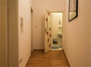 a hallway with a door leading to a bathroom at Zimmerfrei-Wuerzburg Stadtmitte in Würzburg