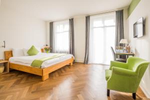 Rúm í herbergi á Boutique Hotel NI-MO