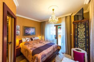Кровать или кровати в номере Moroder Haus