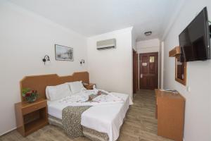 TV a/nebo společenská místnost v ubytování Belcehan Beach