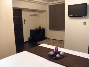 a room with a bed with a tv on the wall at Casa Di Lusso in Ioannina