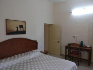 Postel nebo postele na pokoji v ubytování Safire Residency