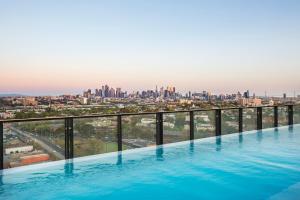 Swimmingpoolen hos eller tæt på Quest Flemington Central