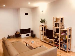 A seating area at Apartman Stiavnica