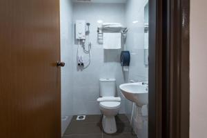 a bathroom with a toilet and a sink at G3 HOUSE in Johor Bahru