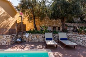 Bazén v ubytování Villas Muscalas by Konnect, 200m from the Beach nebo v jeho okolí