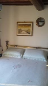 En eller flere senge i et værelse på Monolocale romantico