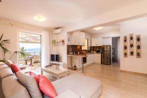 Kuchyň nebo kuchyňský kout v ubytování Villas Muscalas by Konnect, 200m from the Beach