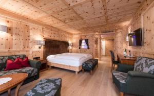 TV a/nebo společenská místnost v ubytování Hotel Grüner Baum