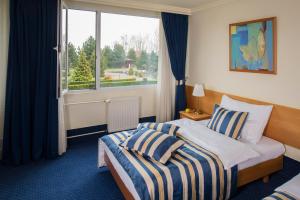 Postel nebo postele na pokoji v ubytování TOP HOTEL Praha