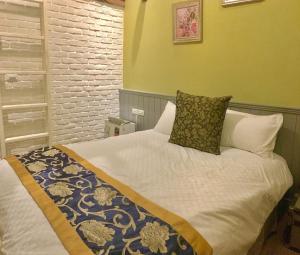 Vuode tai vuoteita majoituspaikassa Luck Homestay