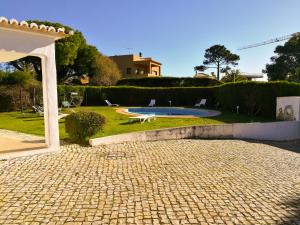 Bazén v ubytování Porto Mos Residence nebo v jeho okolí