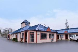 a row of houses with blue roofs at Americas Best Value Inn Eugene in Eugene