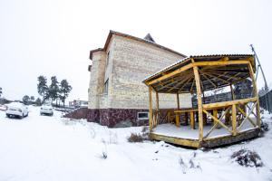 Guest House Palletto_borovoe om vinteren