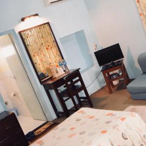 TV a/nebo společenská místnost v ubytování Hotel Megha-Traveller's Village