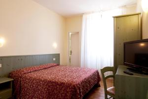 Llit o llits en una habitació de Hotel Savoia e Campana