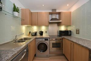 Kjøkken eller kjøkkenkrok på Modern & Peaceful Flat 2 Mins to Tube