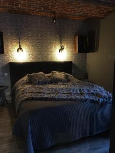 Gîte de Corbion loft2客房内的一张或多张床位