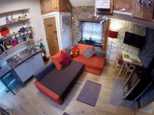 an overhead view of a living room and a kitchen at The Bake House in Llangennith