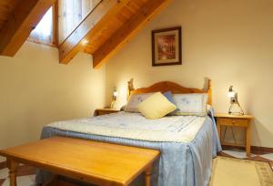 A bed or beds in a room at Hotel Ca de Graus