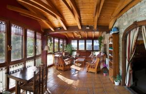 A seating area at Hotel Ca de Graus